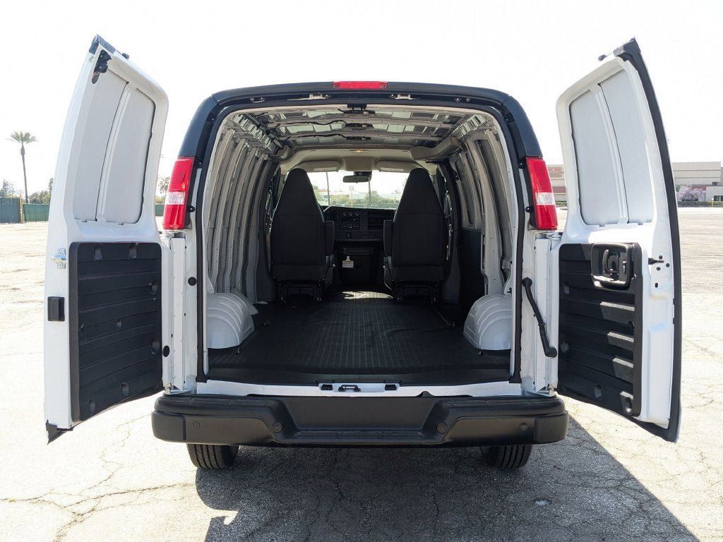 New 2026 GMC Savana 2500 w/ Driver Convenience Package RWD image 10