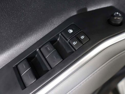 Used 2024 Toyota Highlander LE AWD/4WD image 39