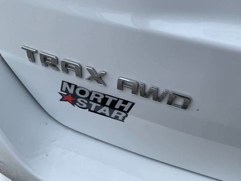 Certified 2022 Chevrolet Trax LT w/ LT Convenience Package image 5