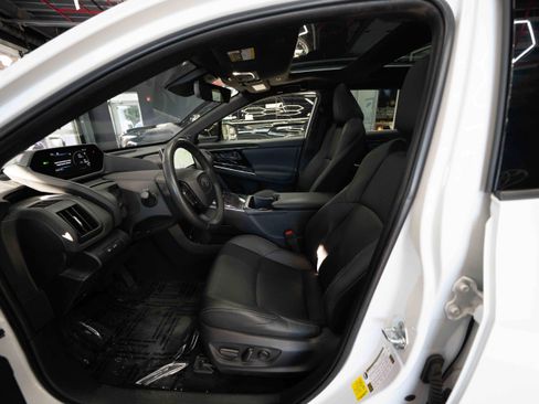 Used 2023 Toyota bZ4X Limited image 9