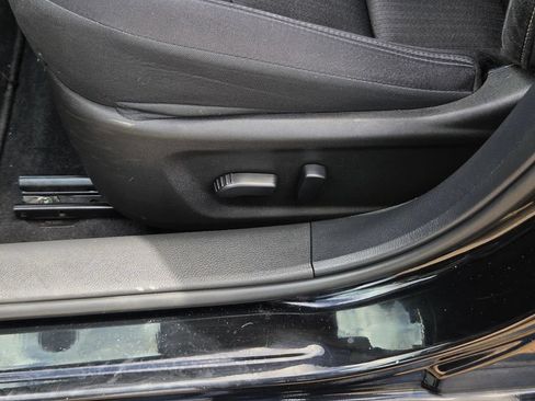 Used 2025 Nissan Altima 2.5 SV FWD image 32