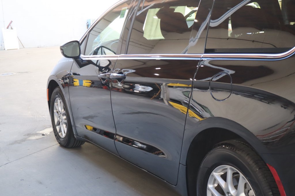 Used 2026 Chrysler Pacifica Select FWD image 9