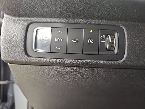 Certified 2024 Chevrolet Traverse LT AWD/4WD image 33