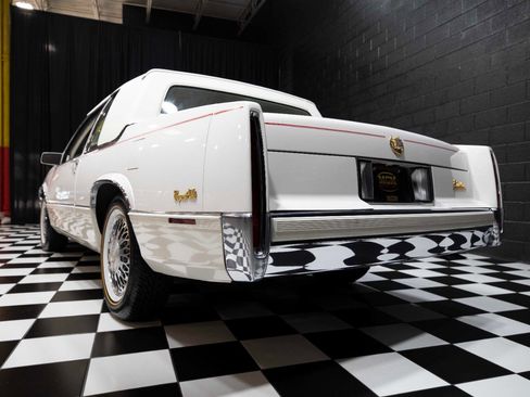 Used 1990 Cadillac De Ville Coupe image 24