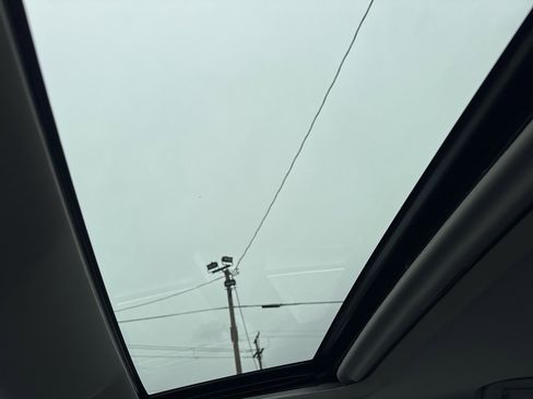 Used 2016 Toyota Avalon Limited image 32