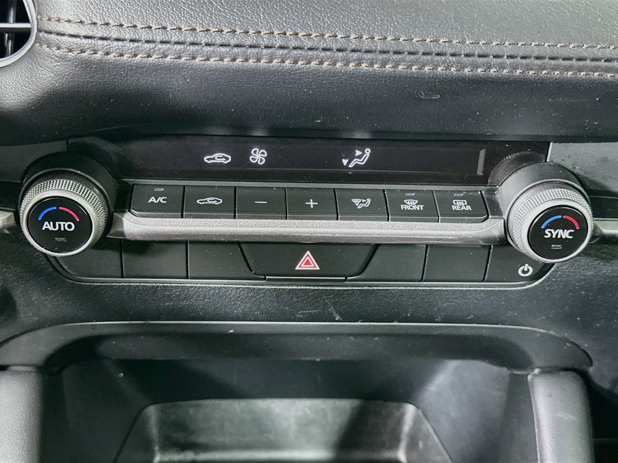 Used 2024 MAZDA MAZDA3 s FWD image 23