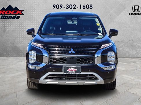 Used 2022 Mitsubishi Outlander SE image 2