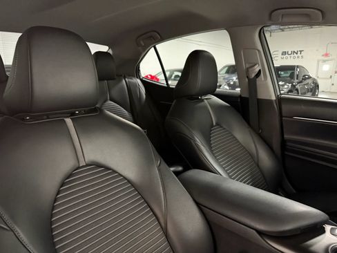 Used 2022 Toyota Camry SE FWD image 60