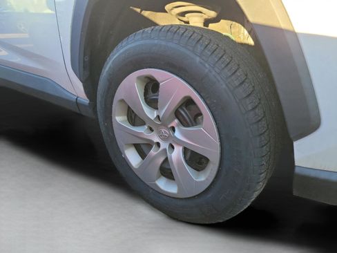 Certified 2021 Toyota RAV4 LE image 27