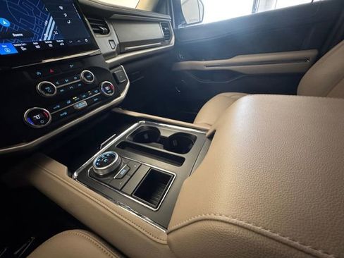 Used 2023 Ford Expedition XLT image 25