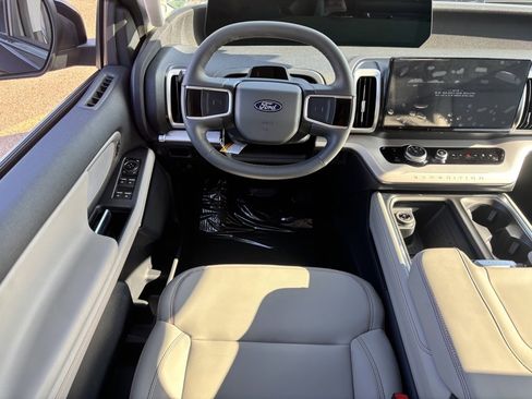 New 2025 Ford Expedition Active image 17