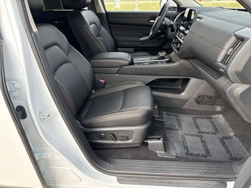 Used 2025 Nissan Pathfinder SL w/ SL Premium Package image 15