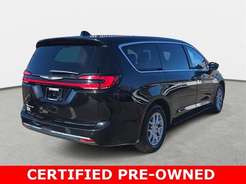 Used 2024 Chrysler Pacifica Touring-L image 5
