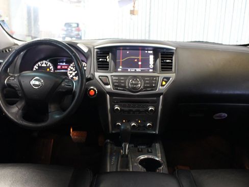 Used 2019 Nissan Pathfinder SL image 14