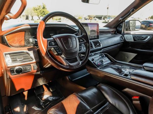 Used 2019 Lincoln Navigator Black Label w/ Cargo Package image 3