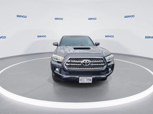 Used 2017 Toyota Tacoma TRD Sport image 3