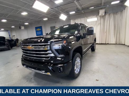 Used 2025 Chevrolet Silverado 3500 High Country AWD/4WD image 5