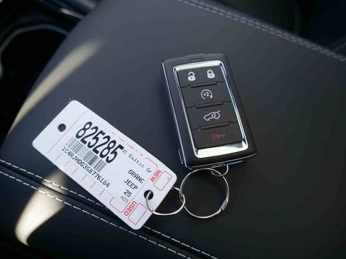 New 2025 Jeep Grand Cherokee Overland w/ Adv Protech Group III image 31