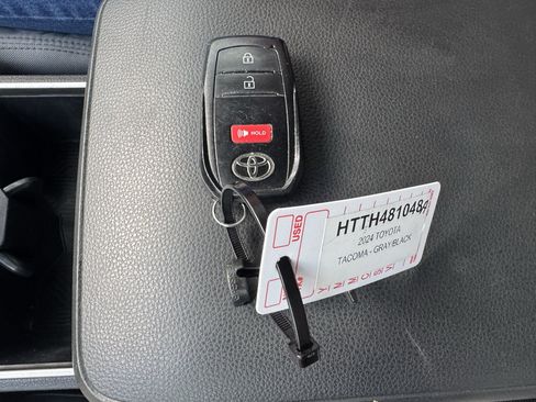 Used 2024 Toyota Tacoma SR5 AWD/4WD image 31