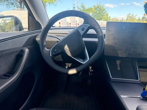 Used 2026 Tesla Model Y Long Range RWD image 7