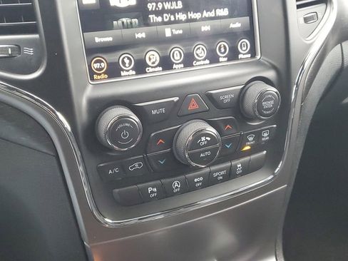 Used 2018 Jeep Grand Cherokee Laredo image 22