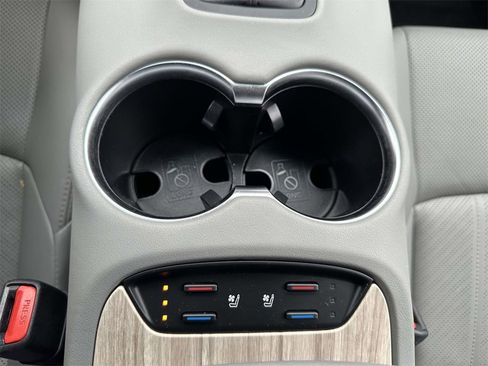 Used 2023 Toyota Venza Limited image 8