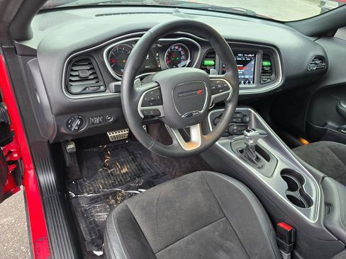 Used 2017 Dodge Challenger R/T Scat Pack w/ Leather Interior Group image 25