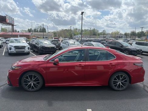 Used 2021 Toyota Camry SE w/ Cold Weather Package image 3