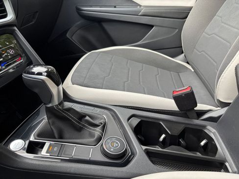 Used 2025 Volkswagen Taos SE image 41