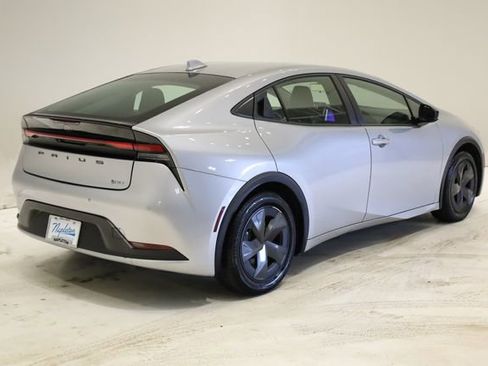 Used 2024 Toyota Prius LE image 4