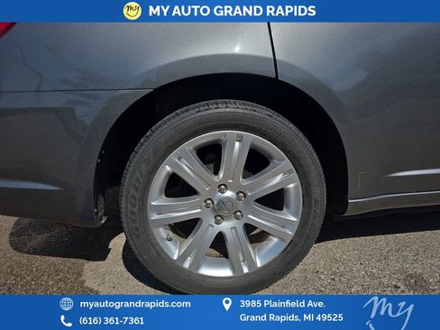 Used 2011 Chrysler 200 Touring FWD image 31