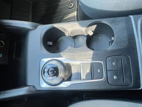 Used 2020 Ford Escape SE image 25