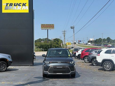 Used 2025 Kia Soul LX w/ LX Technology Package FWD image 2