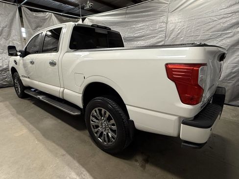 Used 2019 Nissan Titan SL w/ Texas Titan Edition image 4