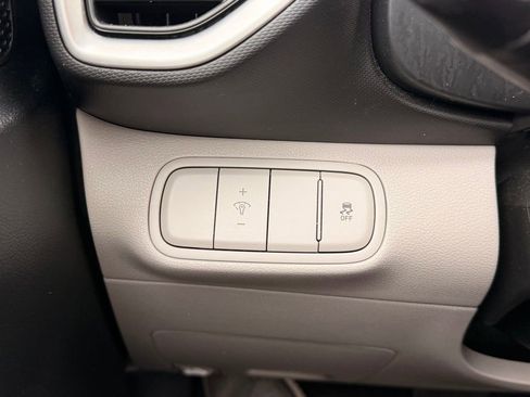 Certified 2025 Hyundai Venue SEL FWD image 27