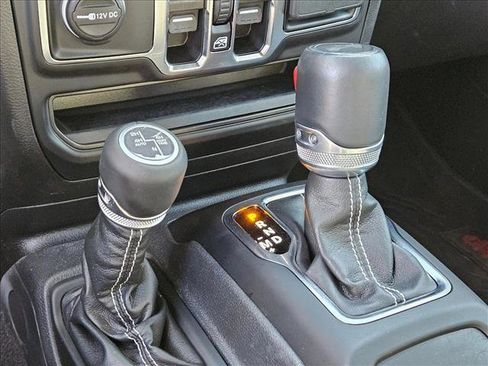 Used 2022 Jeep Wrangler Unlimited Sahara w/ Cold Weather Group image 18