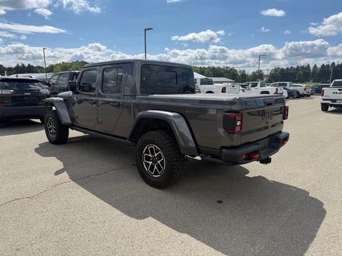 Used 2025 Jeep Gladiator Rubicon AWD/4WD image 16