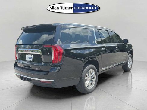 Used 2023 GMC Yukon XL SLT w/ SLT Premium Package AWD/4WD image 4