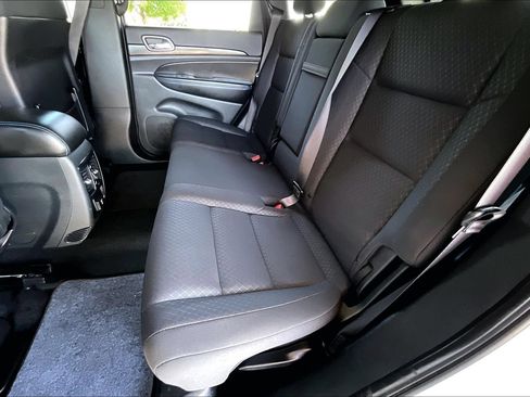 Used 2020 Jeep Grand Cherokee Laredo AWD/4WD image 20