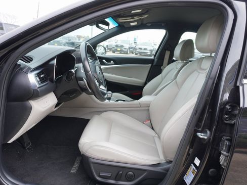 Used 2023 Genesis G70 2.0T image 7