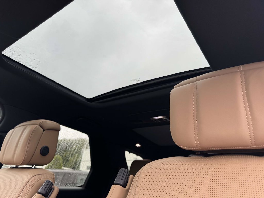 New 2026 Land Rover Discovery Limited Edition AWD/4WD image 11