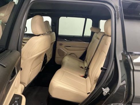 Used 2024 Jeep Grand Cherokee Limited w/ Luxury Tech Group II AWD/4WD image 4