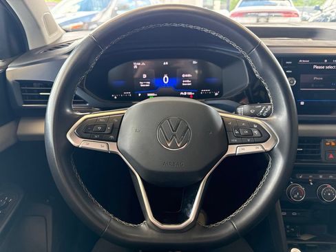 Used 2023 Volkswagen Taos SE AWD/4WD image 18
