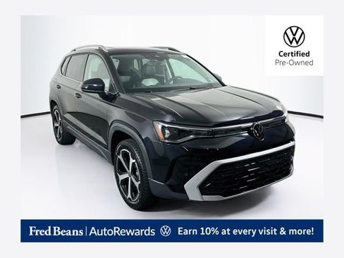 Certified 2025 Volkswagen Taos SEL AWD/4WD image 1