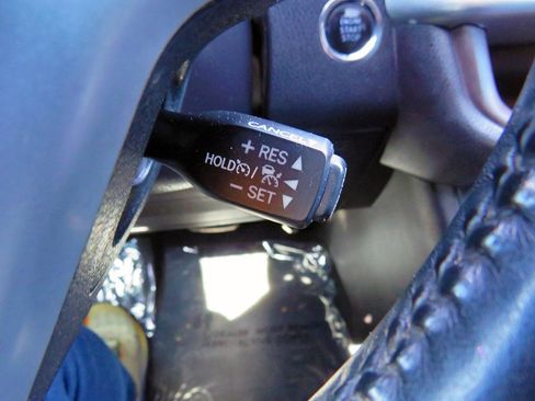 Used 2018 Toyota Highlander XLE image 39