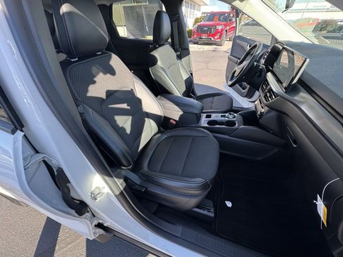 Used 2024 Ford Escape SE image 20