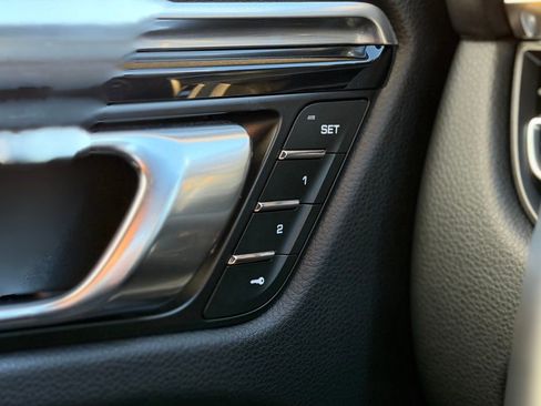 Used 2023 Porsche Macan Turbo image 28