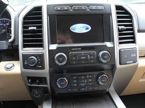 Used 2021 Ford F250 Lariat w/ Lariat Ultimate Package AWD/4WD image 28