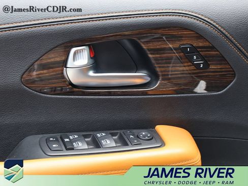 Used 2023 Chrysler Pacifica Pinnacle FWD image 21