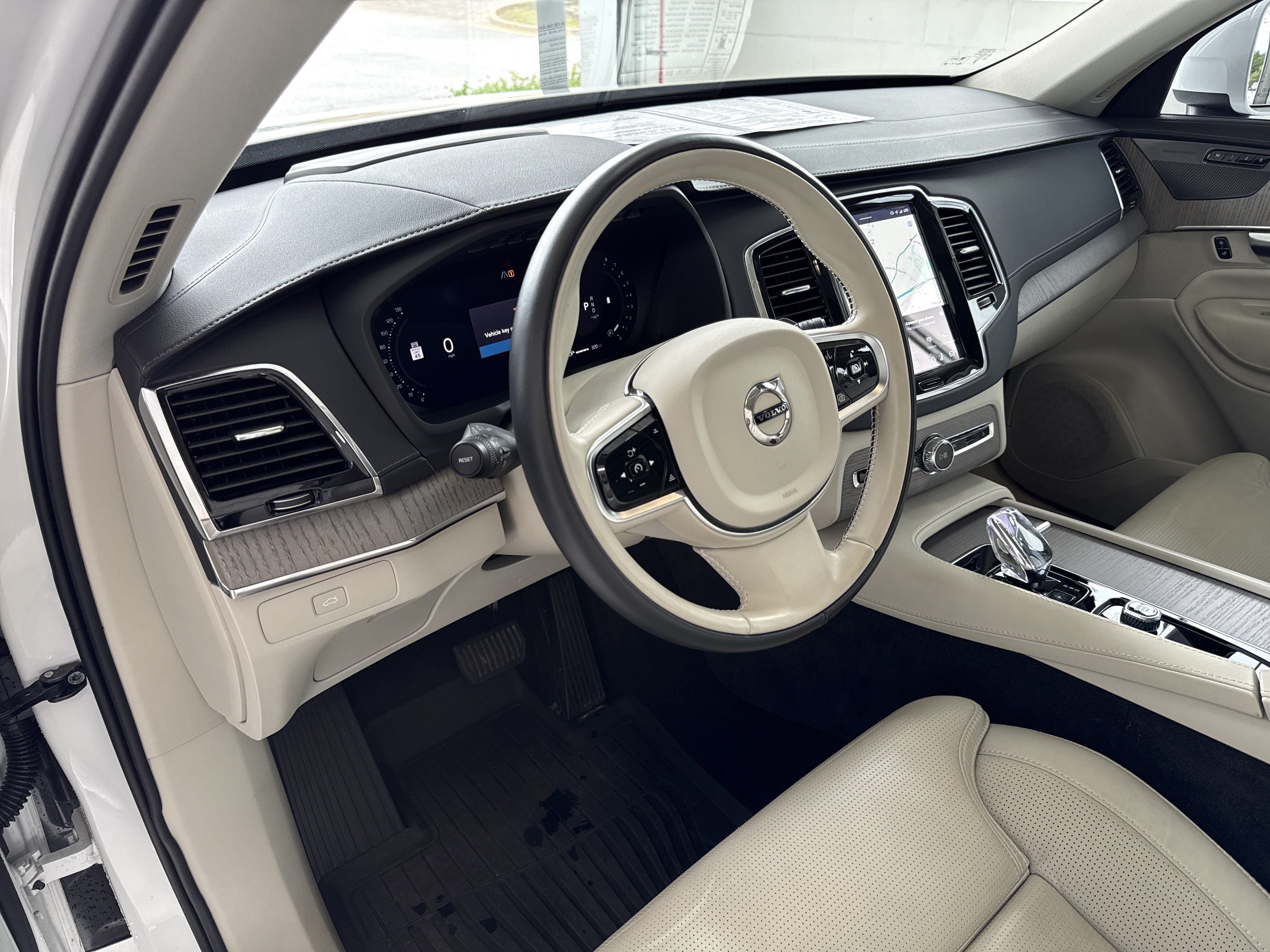 Used 2025 Volvo XC90 B6 Ultra w/ Protection Package AWD/4WD image 21